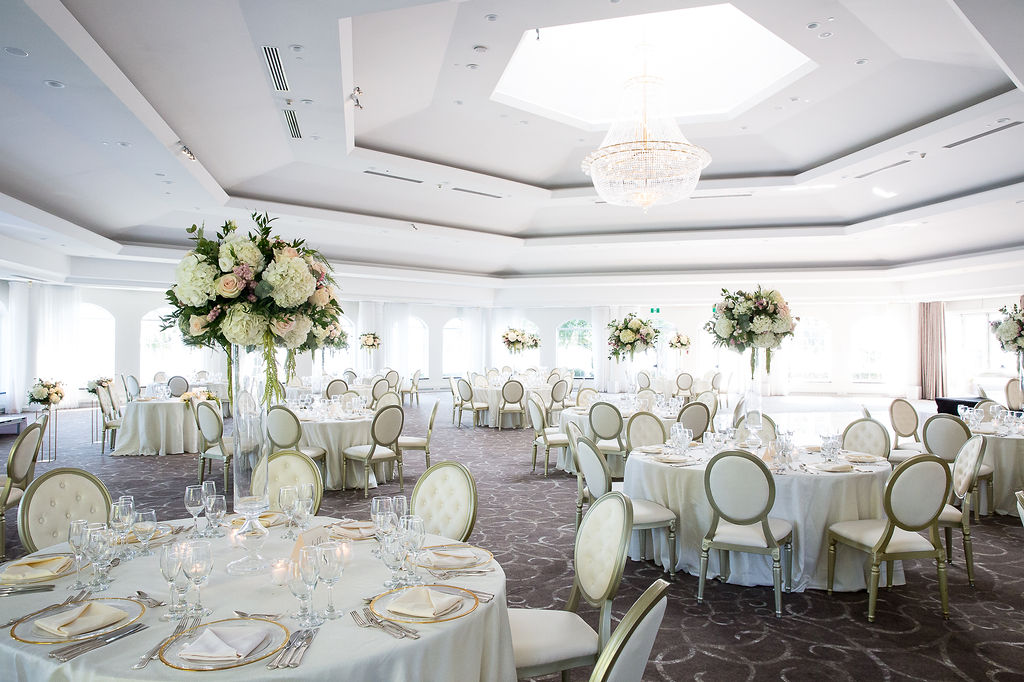 Pavillon wedding main hall daylight chateau vaudreuil